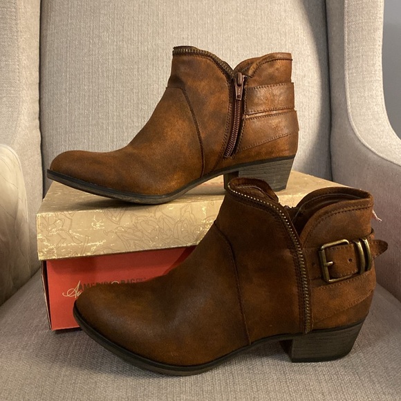 American Rag Booties - Picture 3 of 5